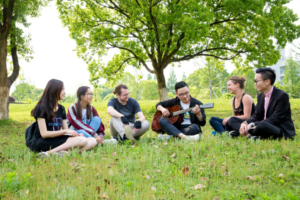 1527208696275360.jpg 中外学生交流.jpg