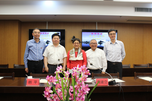 1527760969369643.jpg IMG_8233.jpg